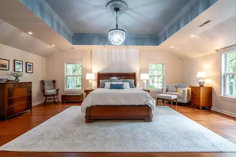 Bedroom - 6906 Miami Bluff Dr, Mariemont, OH 45227 photo 1 of 9