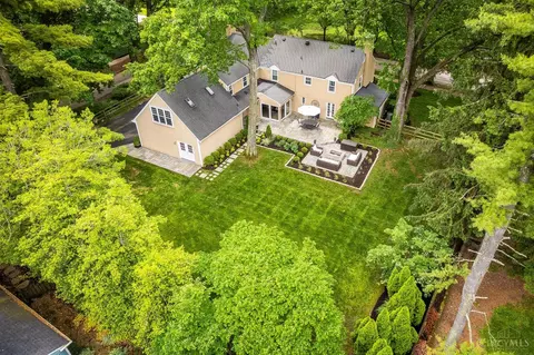 Exterior - 6906 Miami Bluff Dr, Mariemont, OH 45227 photo 3 of 15
