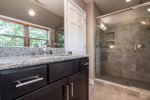 Bath - 6906 Miami Bluff Dr, Mariemont, OH 45227 photo 5 of 6