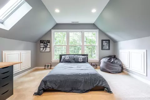 Bedroom - 6906 Miami Bluff Dr, Mariemont, OH 45227 photo 8 of 9