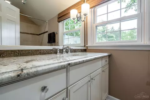 Bath - 6906 Miami Bluff Dr, Mariemont, OH 45227 photo 4 of 6
