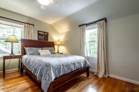 Bedroom - 6906 Miami Bluff Dr, Mariemont, OH 45227 photo 7 of 9