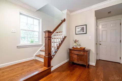 Entry Way - 6906 Miami Bluff Dr, Mariemont, OH 45227 photo 4 of 4