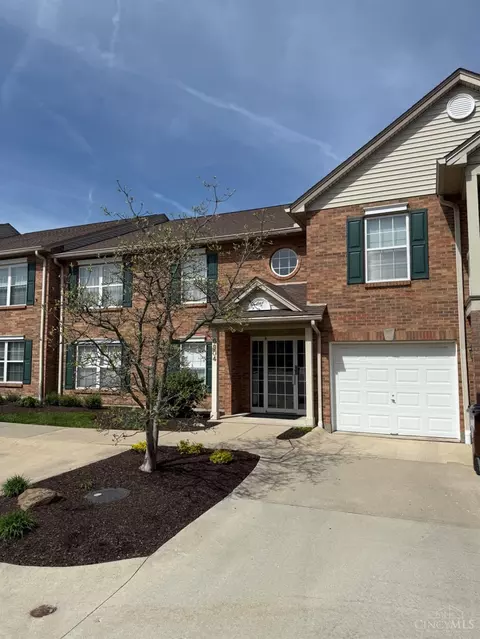 3304 Emerald Lakes Dr, Cincinnati, OH 45211