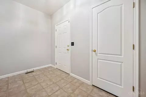 2400 Buddleia Ct, Cincinnati, OH 45239 photo 4