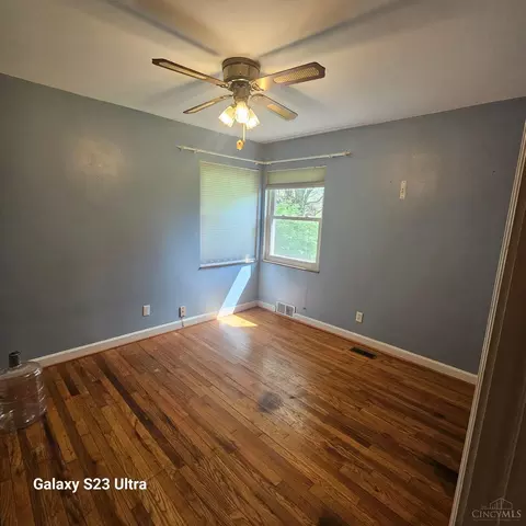 Bedroom - 10592 Mill Rd, Cincinnati, OH 45240 photo 2 of 2
