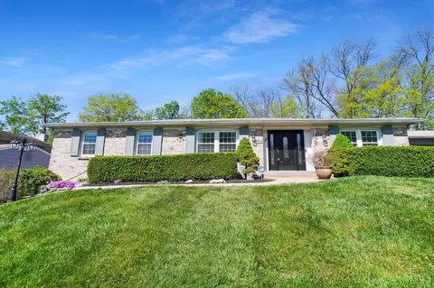1315 Stonemill Ct, Wyoming, OH 45215