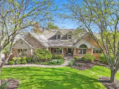 16 Camargo Canyon Dr, Madeira, OH 45243