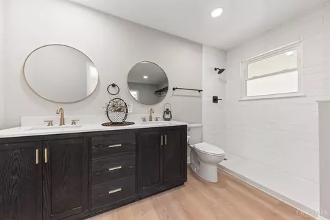 Bath - 3219 Martin Rd, Pleasant Plain, OH 45162 photo 1 of 4