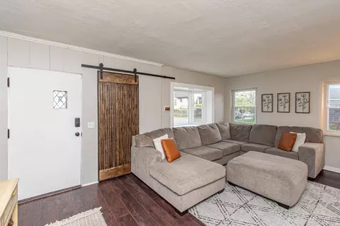 Entry Way - 1300 Central Park Ave, Kettering, OH 45409 photo 1 of 3