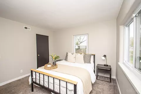 Bedroom - 1300 Central Park Ave, Kettering, OH 45409 photo 2 of 8