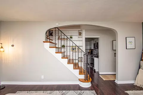 Entry Way - 1300 Central Park Ave, Kettering, OH 45409 photo 2 of 3