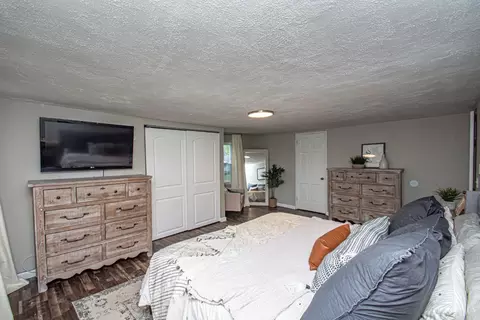 Bedroom - 1300 Central Park Ave, Kettering, OH 45409 photo 8 of 8
