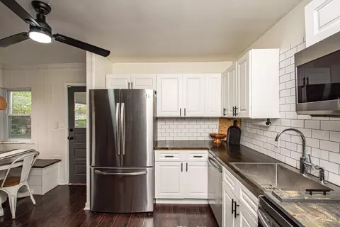 Kitchen - 1300 Central Park Ave, Kettering, OH 45409 photo 5 of 6