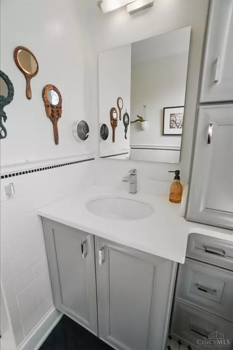 Bath - 3113 Gloss Ave, Cincinnati, OH 45213 photo 4 of 5