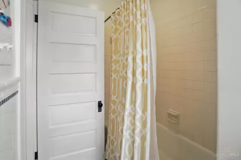 Bath - 3113 Gloss Ave, Cincinnati, OH 45213 photo 5 of 5