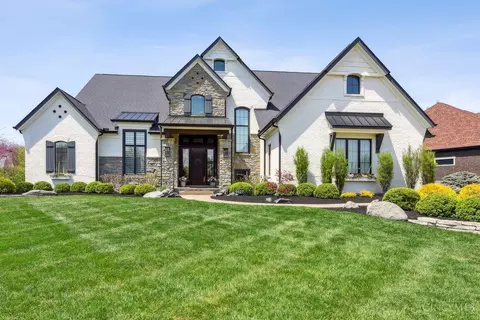 9827 Kensington Ln, Mason, OH 45040