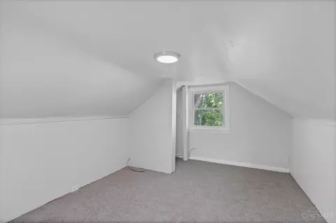 Bedroom - 1948 Dalewood Pl, Cincinnati, OH 45237 photo 2 of 4