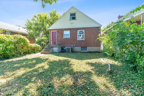 Exterior - 1948 Dalewood Pl, Cincinnati, OH 45237 photo 3 of 4