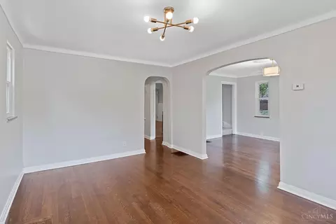 Living - 1948 Dalewood Pl, Cincinnati, OH 45237 photo 3 of 5
