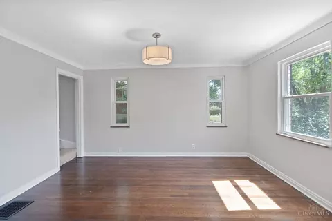 Living - 1948 Dalewood Pl, Cincinnati, OH 45237 photo 5 of 5