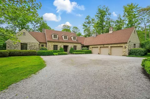 14 Laurelwood Dr, Milford, OH 45150