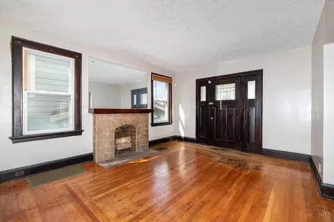 Living - 3508 Bevis Ave, Cincinnati, OH 45207 photo 1 of 1