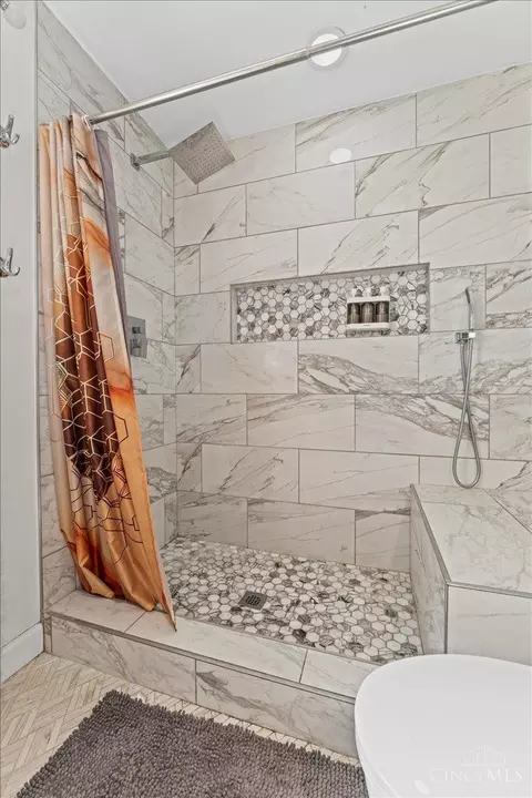 2874 Cyclorama Dr, Cincinnati, OH 45211 photo 18