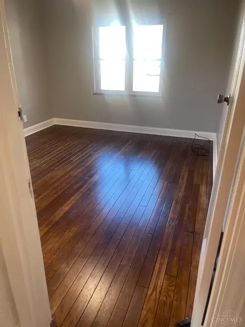 Bedroom - 51 Ridgeway Rd, Cincinnati, OH 45216 photo 3 of 5