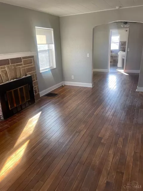 Living - 51 Ridgeway Rd, Cincinnati, OH 45216 photo 1 of 3