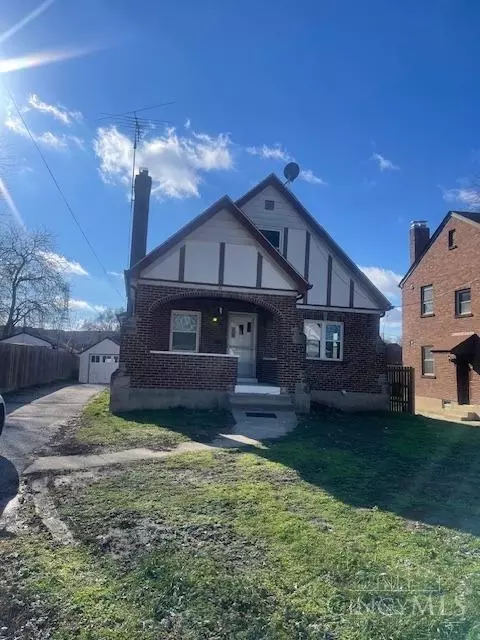 51 Ridgeway Rd, Cincinnati, OH 45216