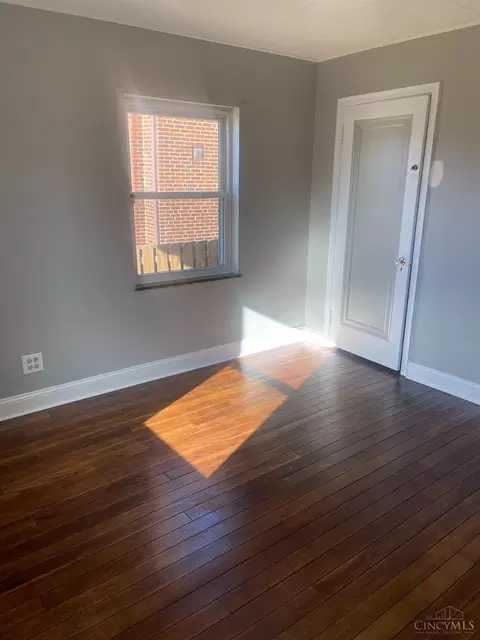 Bedroom - 51 Ridgeway Rd, Cincinnati, OH 45216 photo 2 of 5