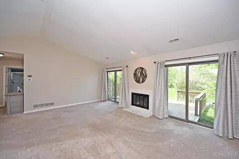 Living - 335 Walnut Ln, Mason, OH 45040 photo 3 of 4