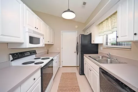 Kitchen - 335 Walnut Ln, Mason, OH 45040 photo 1 of 4