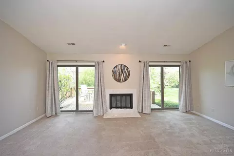 Living - 335 Walnut Ln, Mason, OH 45040 photo 2 of 4