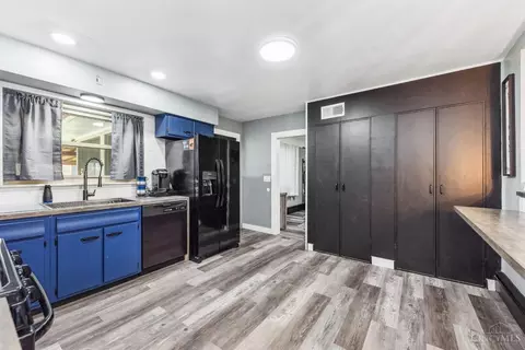Kitchen - 8720 Woodview Dr, Cincinnati, OH 45231 photo 4 of 4