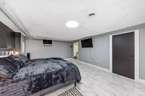 Bedroom - 8720 Woodview Dr, Cincinnati, OH 45231 photo 6 of 6