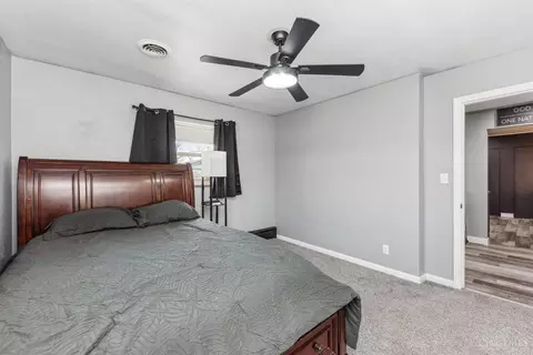 Bedroom - 8720 Woodview Dr, Cincinnati, OH 45231 photo 4 of 6