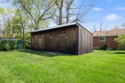 Exterior - 8720 Woodview Dr, Cincinnati, OH 45231 photo 5 of 6