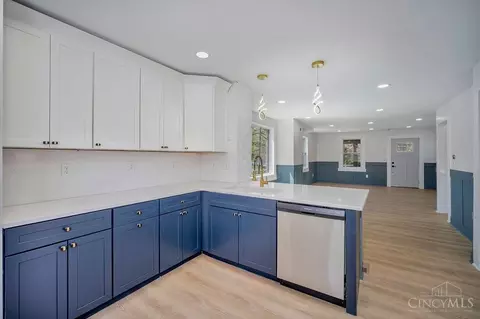Kitchen - 6206 Hammel Ave, Golf Manor, OH 45237 photo 2 of 4