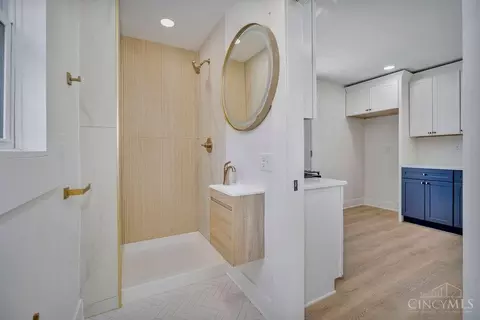 Bath - 6206 Hammel Ave, Golf Manor, OH 45237 photo 1 of 3