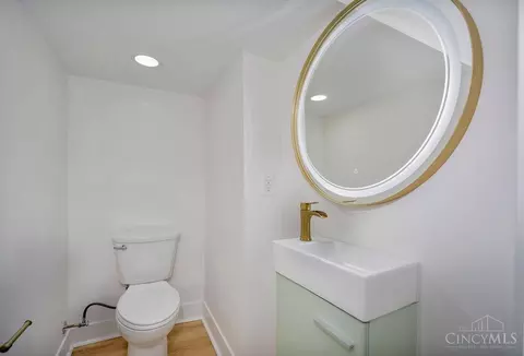 Bath - 6206 Hammel Ave, Golf Manor, OH 45237 photo 3 of 3