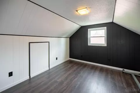 Bedroom - 877 Sarbrook Dr, Cincinnati, OH 45231 photo 7 of 8