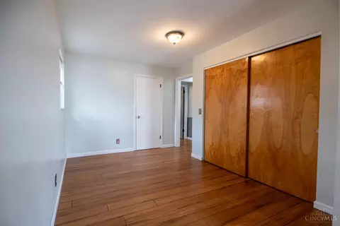 Bedroom - 877 Sarbrook Dr, Cincinnati, OH 45231 photo 1 of 8