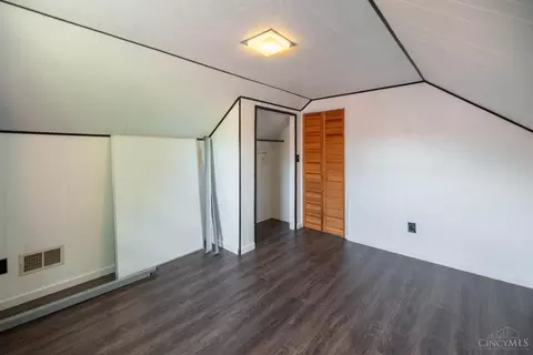 Bedroom - 877 Sarbrook Dr, Cincinnati, OH 45231 photo 8 of 8