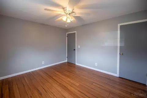 Bedroom - 877 Sarbrook Dr, Cincinnati, OH 45231 photo 3 of 8