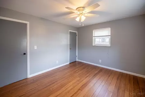 Bedroom - 877 Sarbrook Dr, Cincinnati, OH 45231 photo 4 of 8