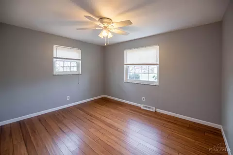Bedroom - 877 Sarbrook Dr, Cincinnati, OH 45231 photo 2 of 8