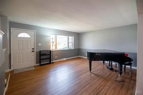 Living - 877 Sarbrook Dr, Cincinnati, OH 45231 photo 1 of 8