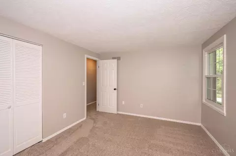 Bedroom - 7788 Deerhurst Pl, Maineville, OH 45039 photo 3 of 11